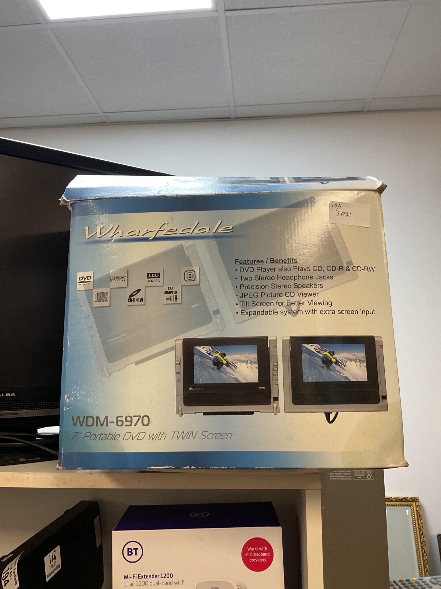 191 Wharfedale wd,-6970 7” portable dvd with twin screen