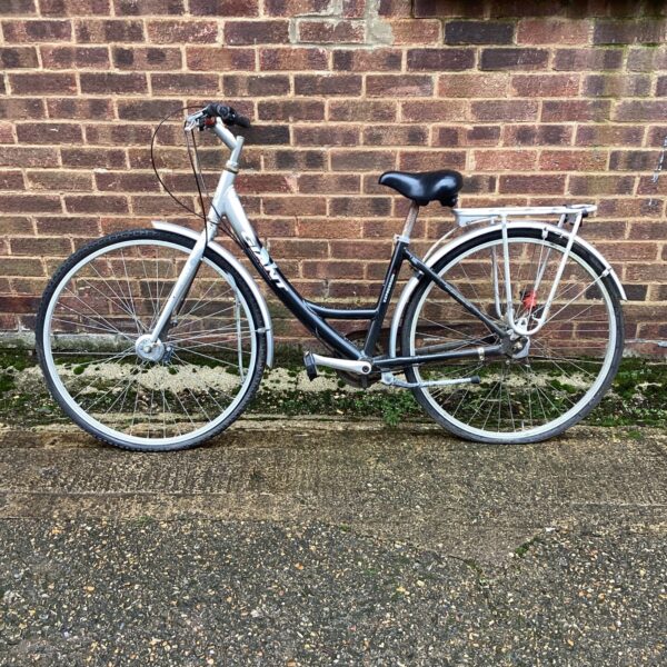 Vintage Giant ladies bike with pannier rack, ideal for commuting.