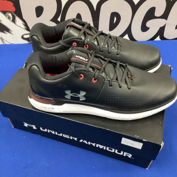 New Under Armour golf trainers size 8.5 for athletic performance.