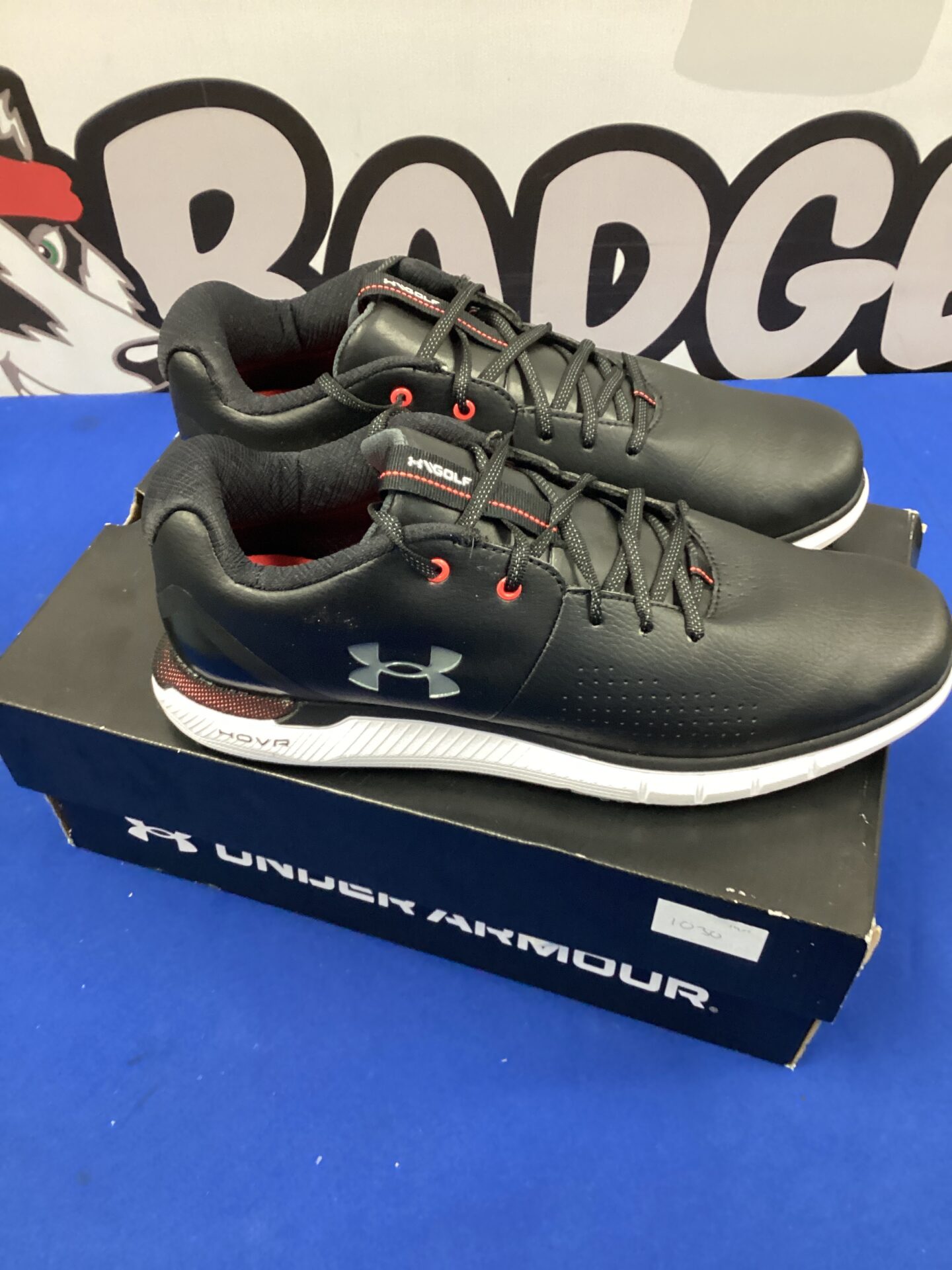 519 New Pair of under armour golf trainers size 8.5