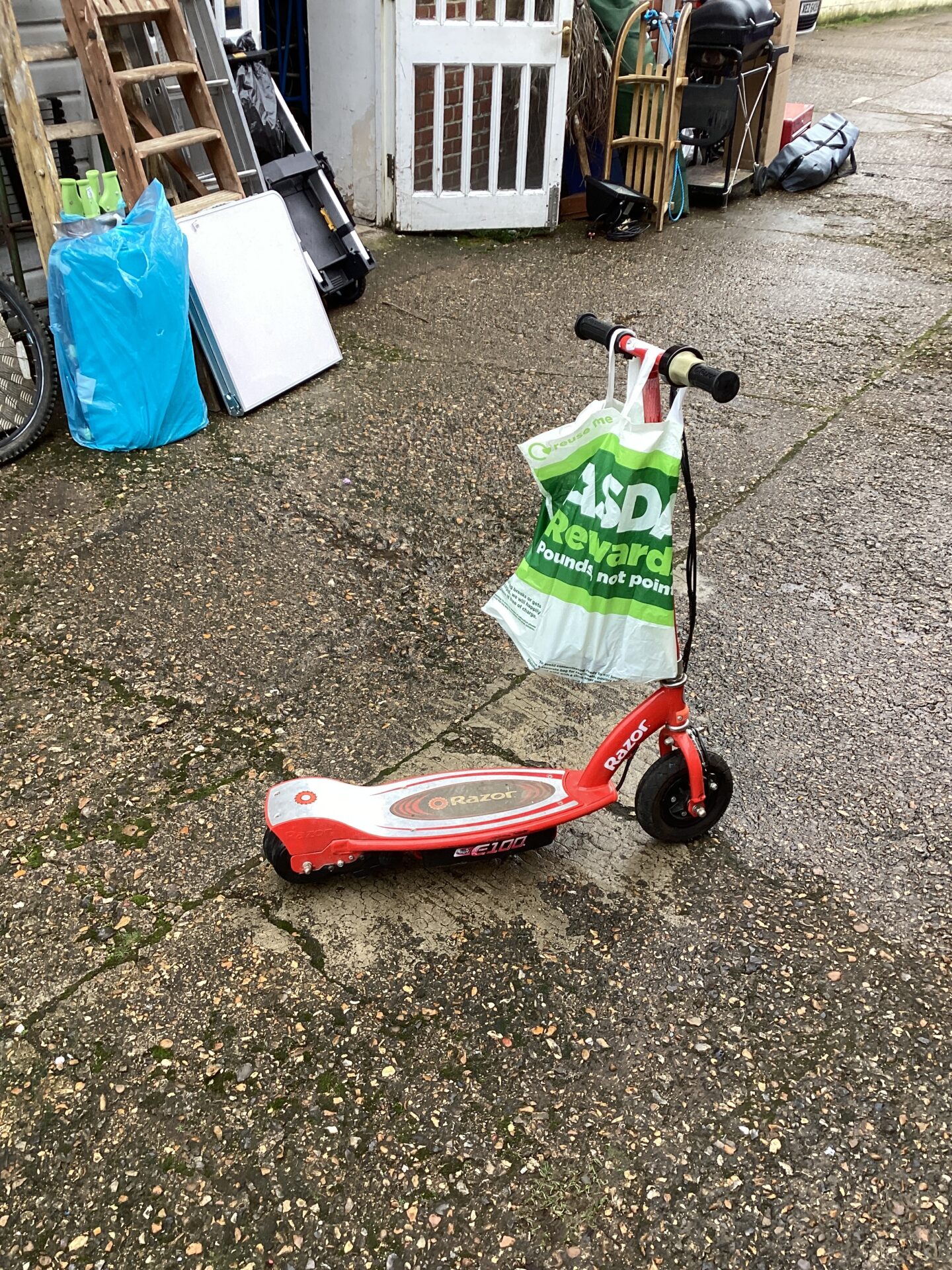 1159 Razor Electric scooter with charger