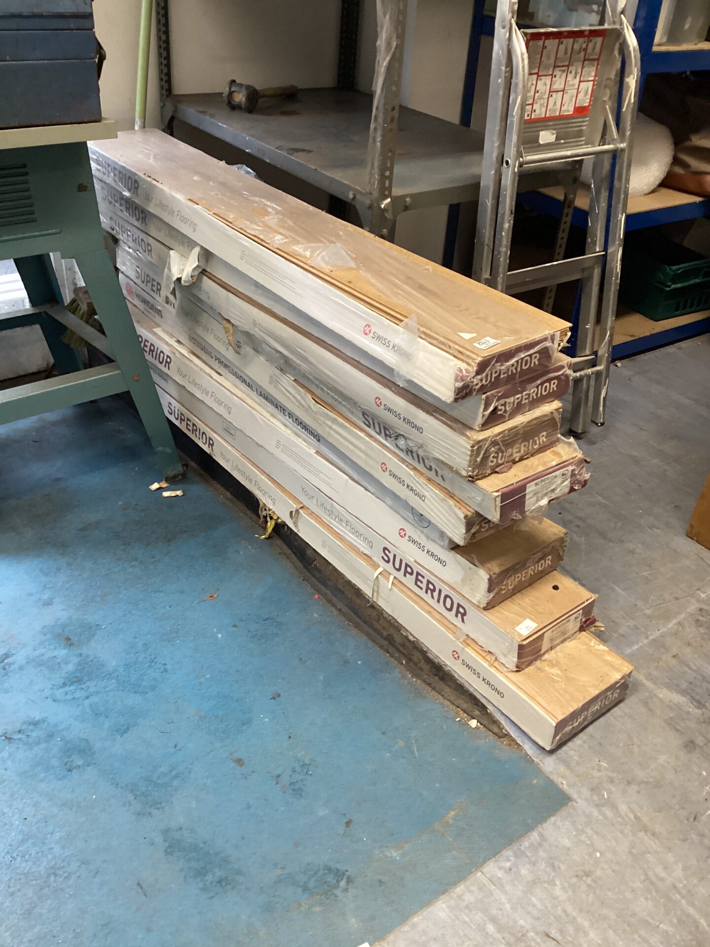 1152 Quantity of wood effect laminate flooring