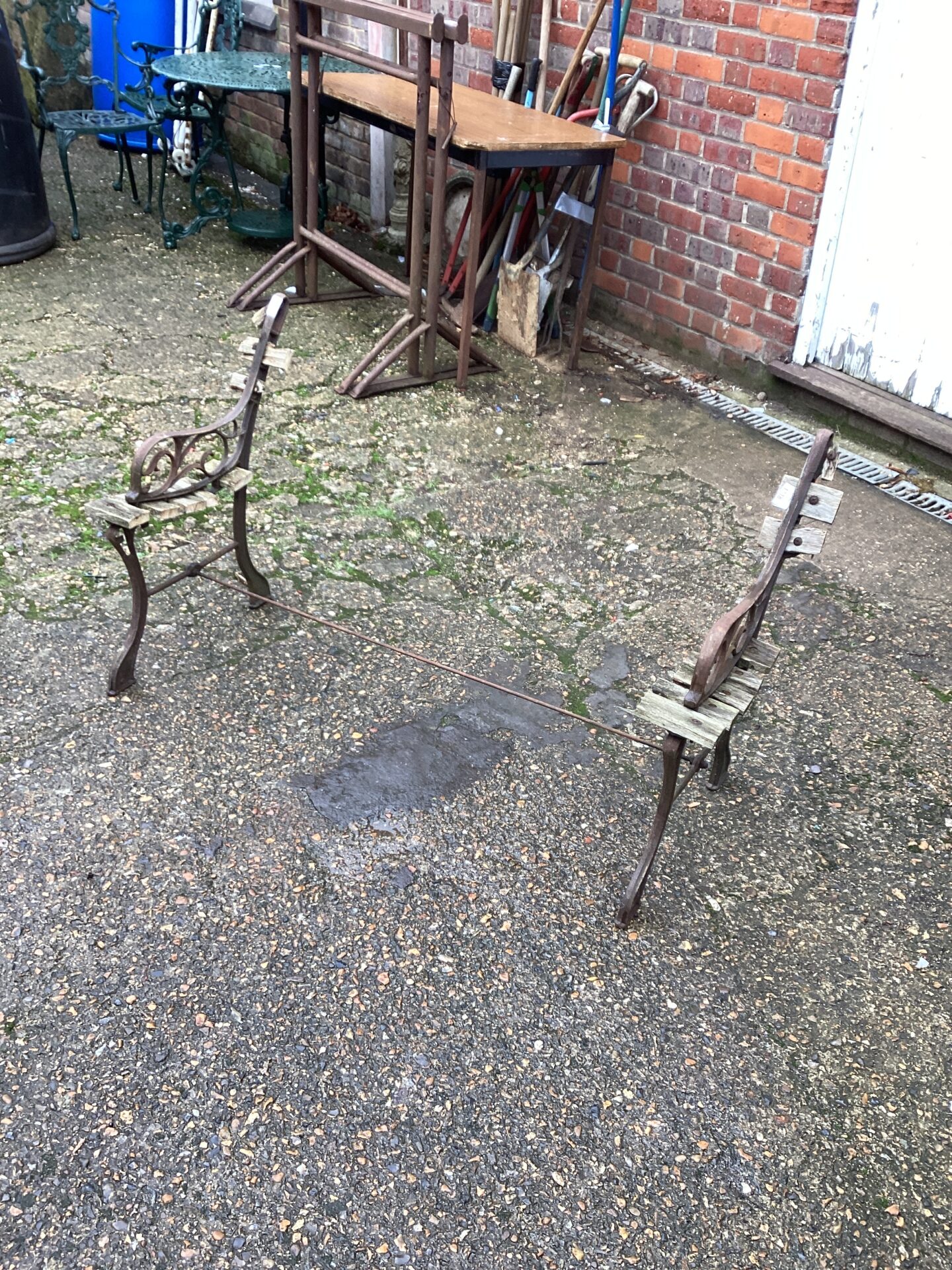 1118 Garden bench ends for repair