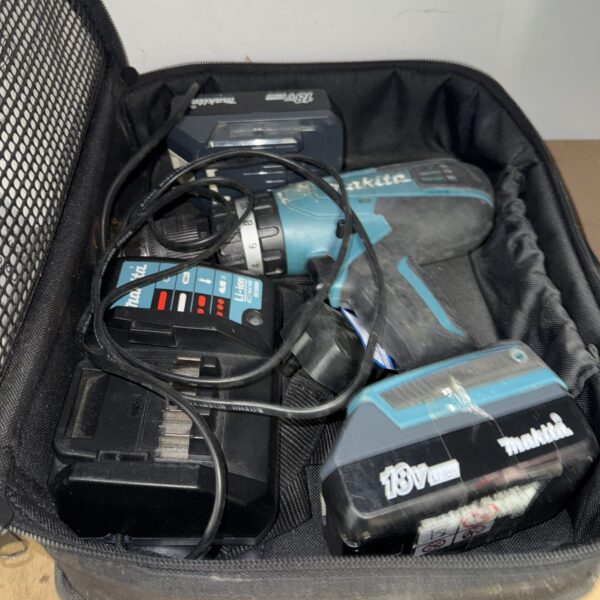 Makita 18v cordless drill with battery and charger in a carry case.