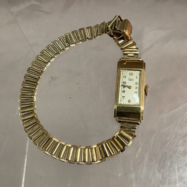 Vintage 9ct gold ladies wristwatch with bracelet.