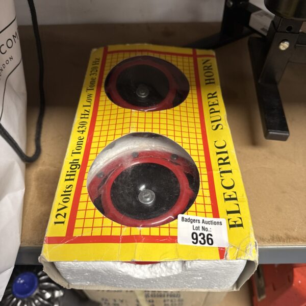 Vintage electric super horn kit for classic cars.