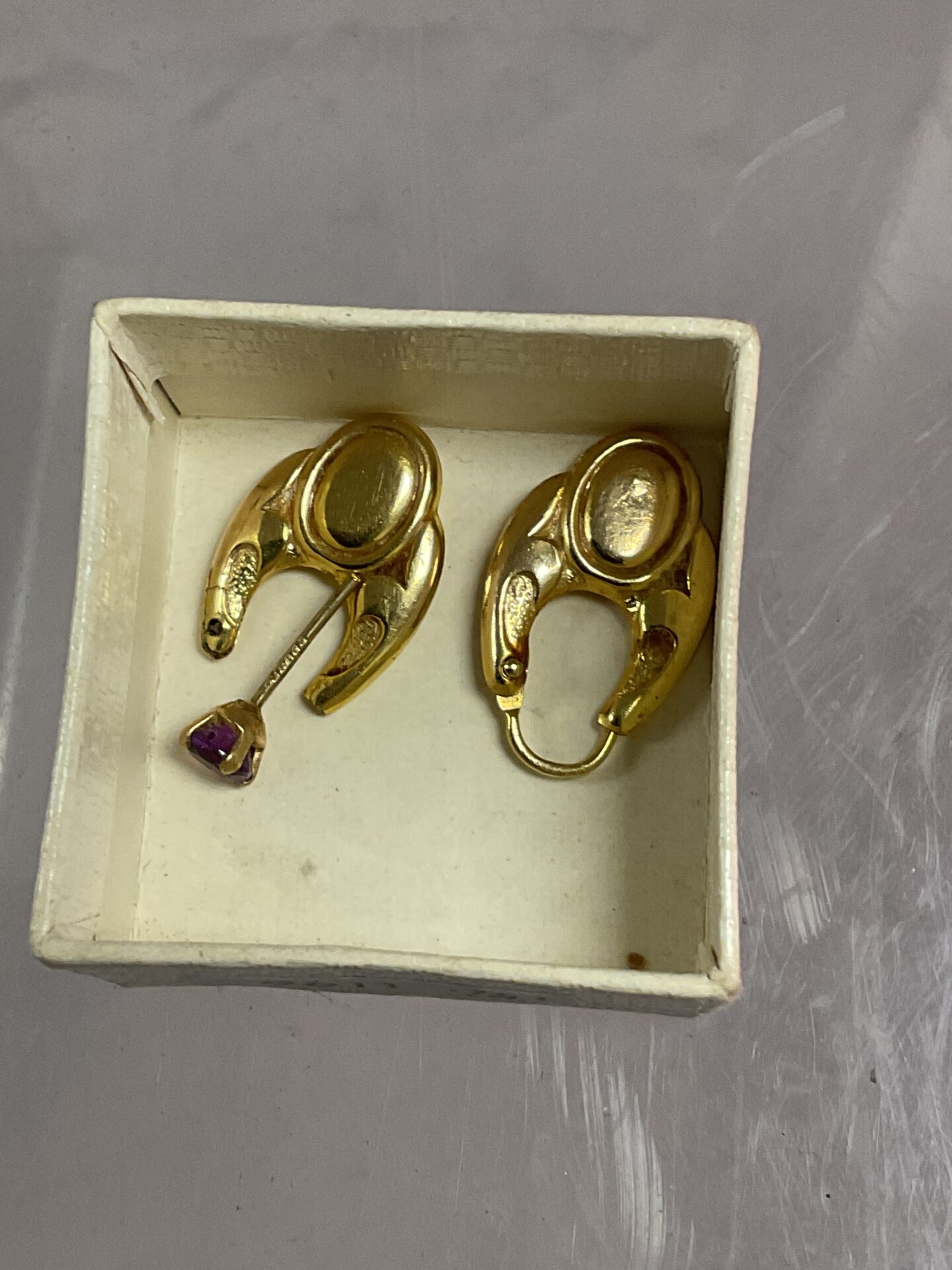 870 1.95g gross scrap 9ct gold earrings