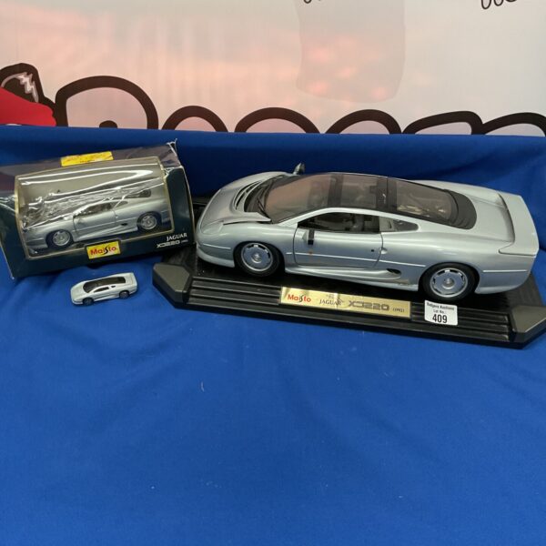 Maisto Jaguar XJ220 diecast model car, detailed collectible sports car.