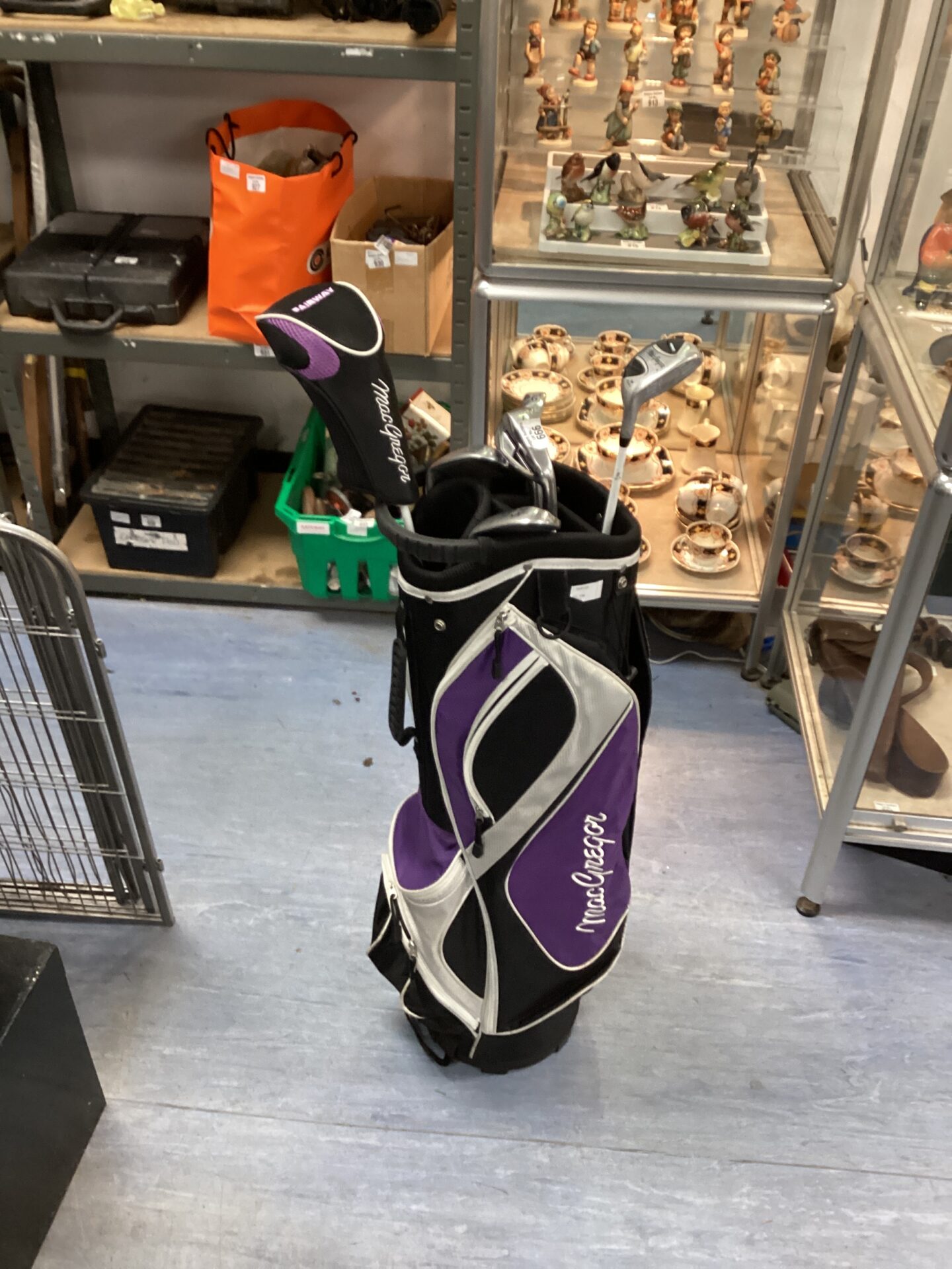 666 Set of MacGregor golf clubs with bag