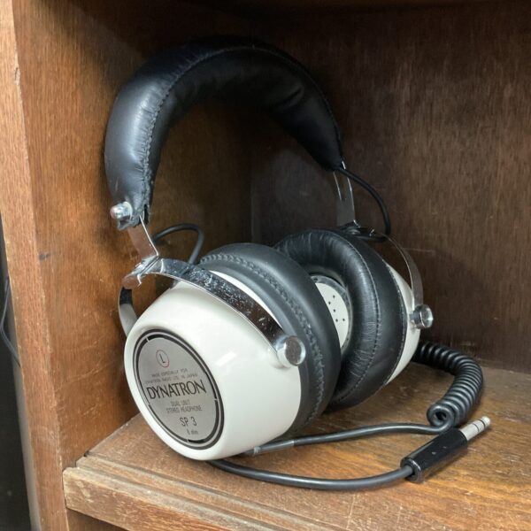 Vintage Dynatron SP-3 headphones in good condition.