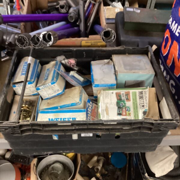 Mixed lot of Weiser door handles and latches for home improvement.