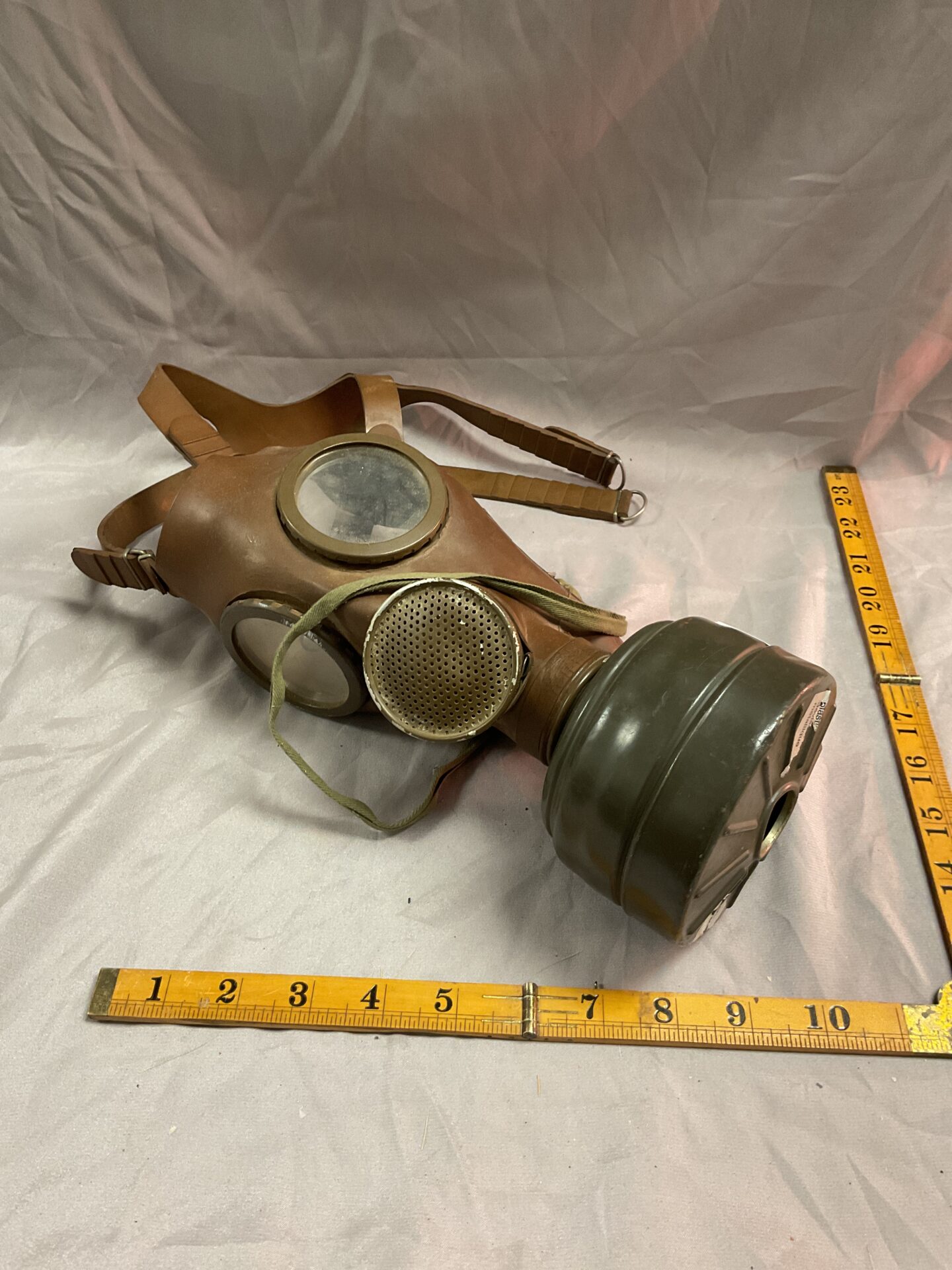 834 Cold War CBB M51 Rubber gas mask