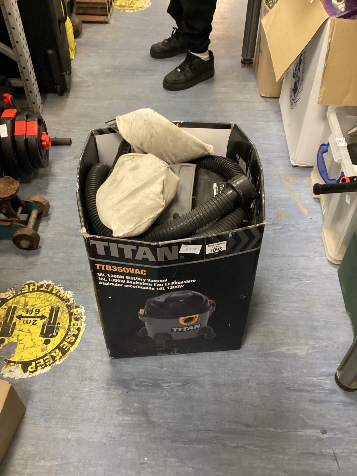 1093 Titan Wet and Dry vacuum cleaner