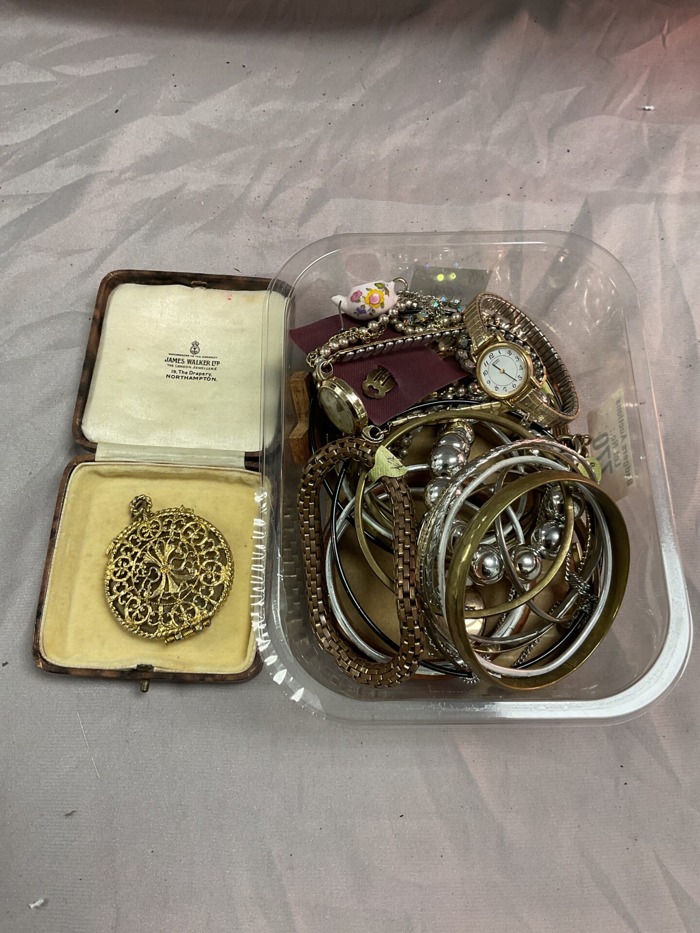 770 Tray mixed jewellery inc watches bangles ect