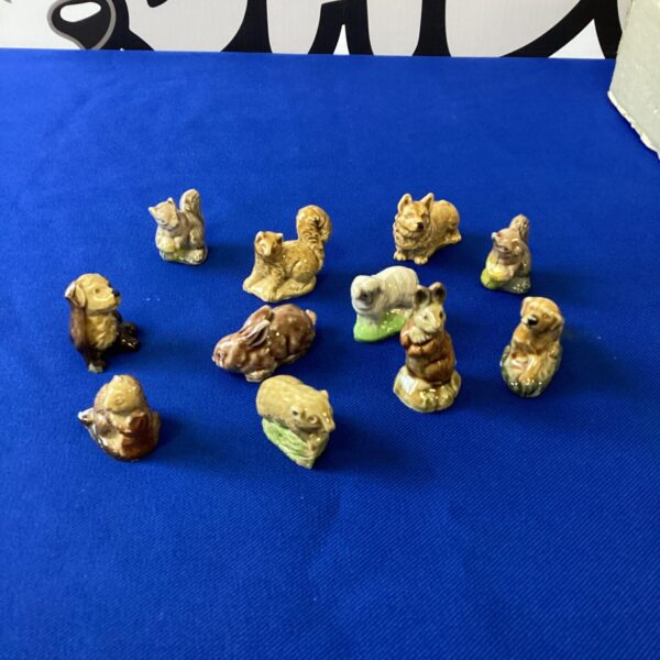 Eleven Wade whimsies in a collectible lot.