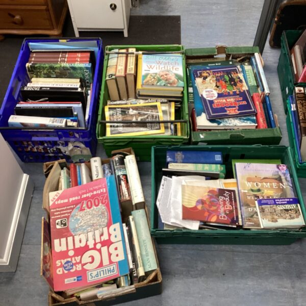 Tray of assorted books including wildlife and location titles.