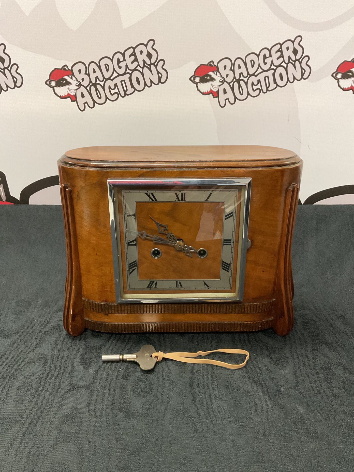 016 1930s Mantle Clock working with key poss perivale