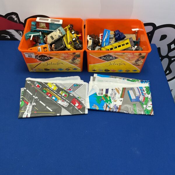 Mixed lot of vintage diecast model cars, including Matchbox and Dinky.