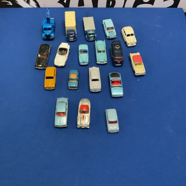 Mixed lot of vintage diecast model cars, including Dinky and Corgi.