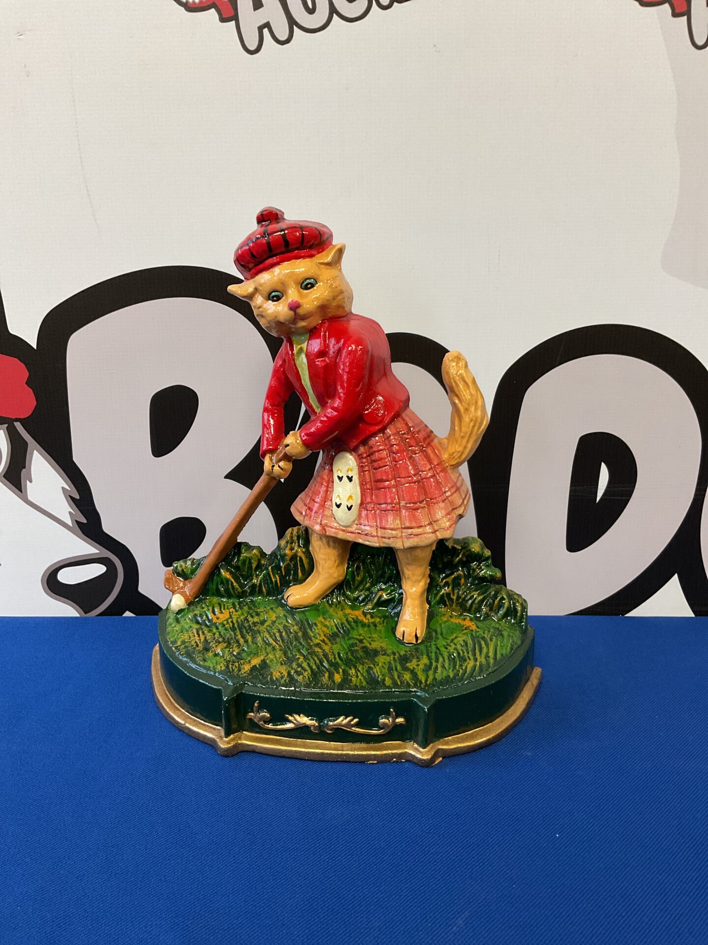 038 Cast iron golfing cat doorstop