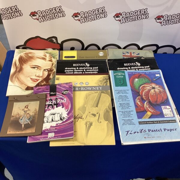 Collection of vintage Reeves drawing pads for art and sketching.