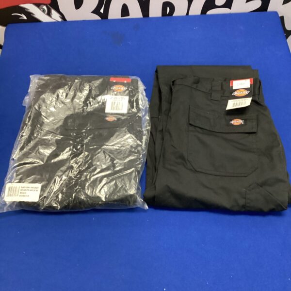 New Dickies 874 work trousers in size 34R, durable workwear.