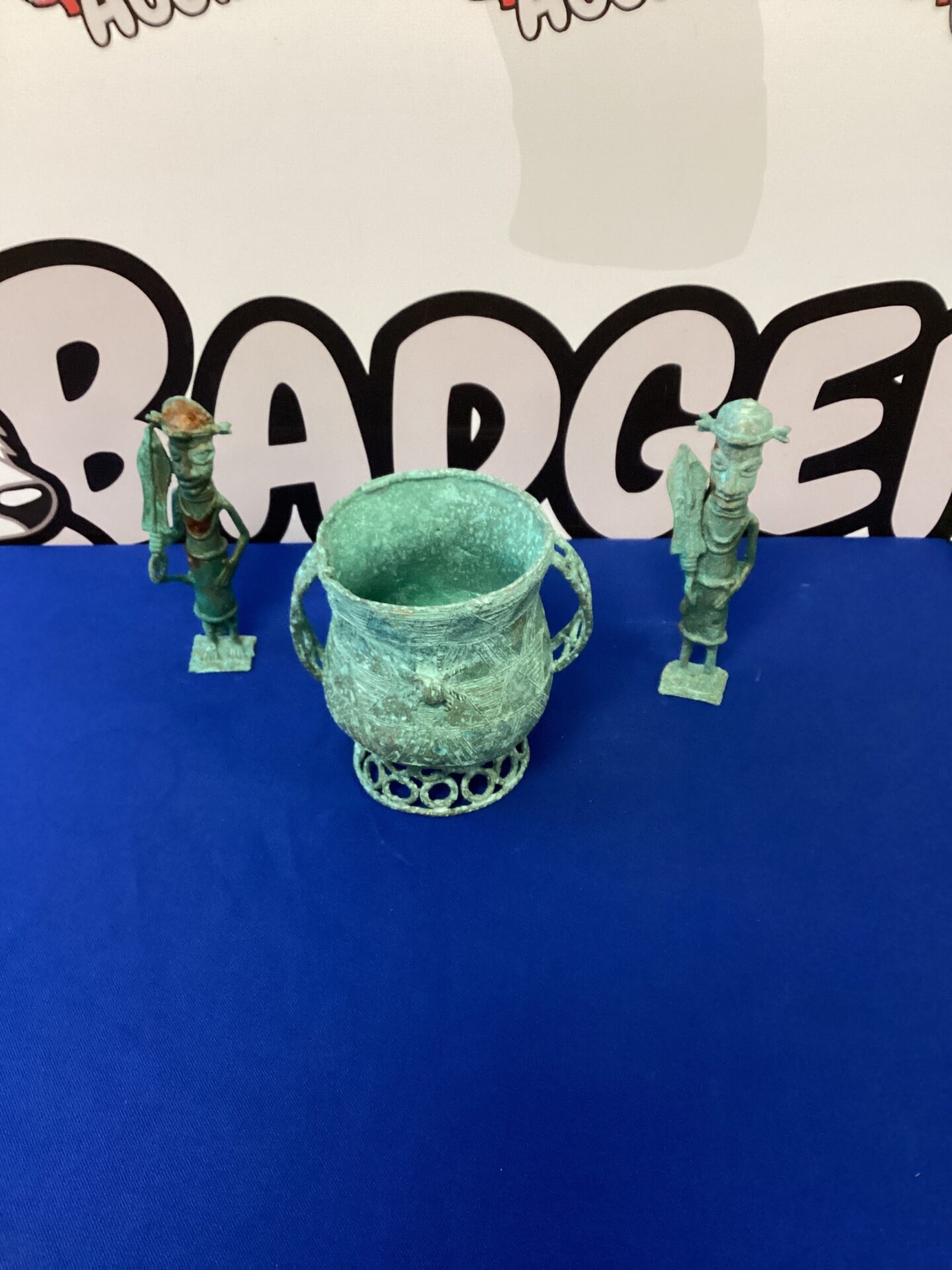 320 Two figures and Roman style vase