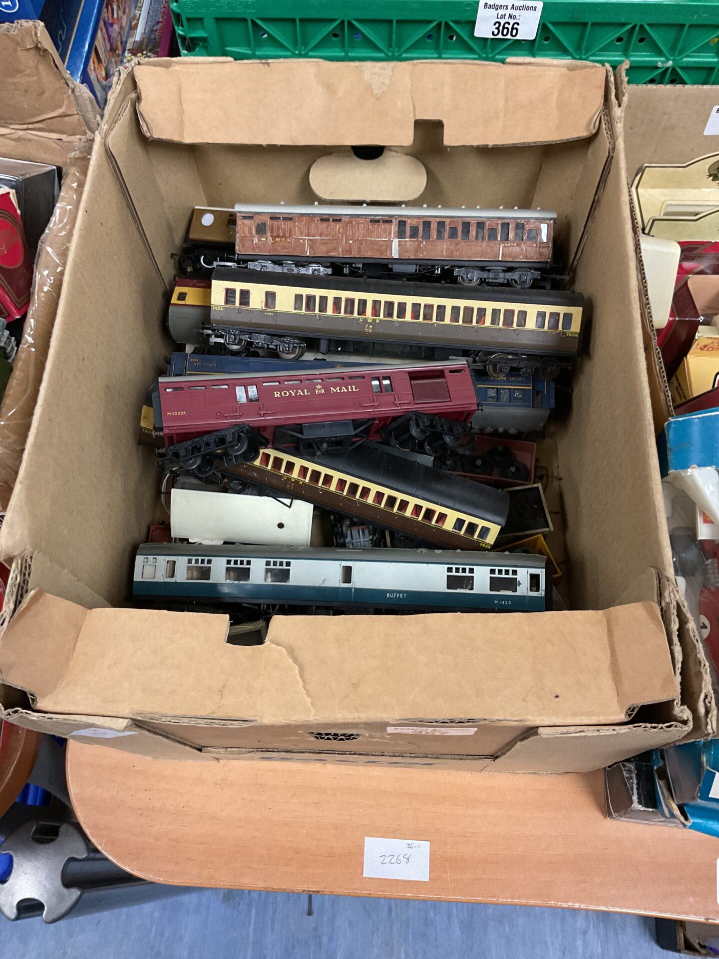 367 Box of traing trains and carriages