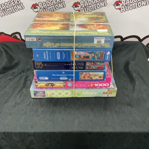 Mixed lot of vintage jigsaw puzzles for collectors and family fun.