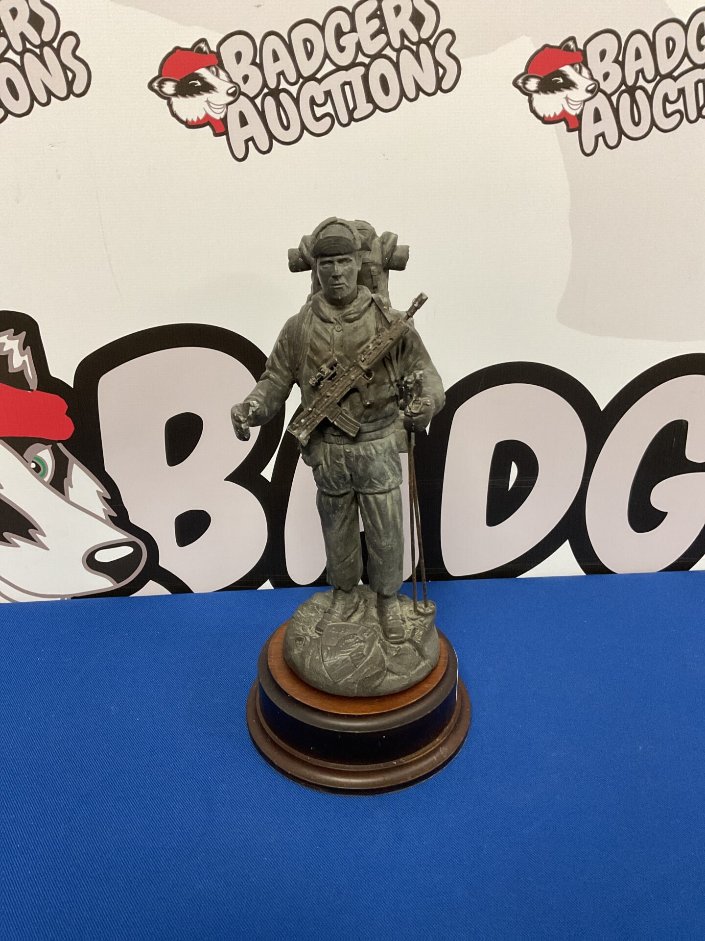 059 Ballantynes royal marine soldier sculpture