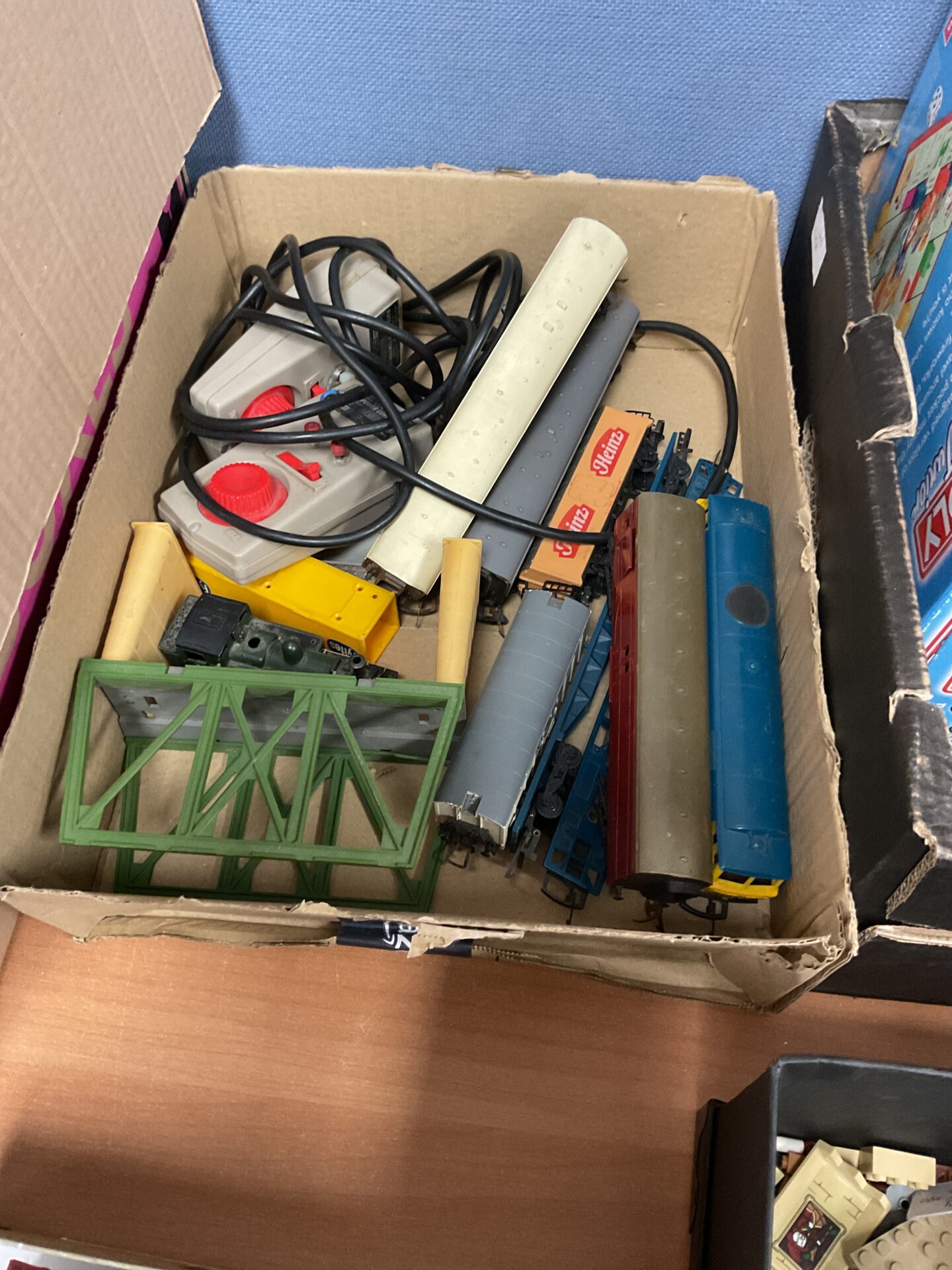 358 Box containing triang train set
