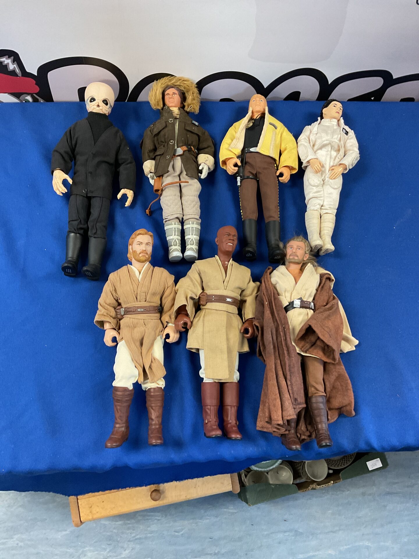 372 Seven Hasbro Star Wars figurines inc obi-wan, luke skywalker and mace windu