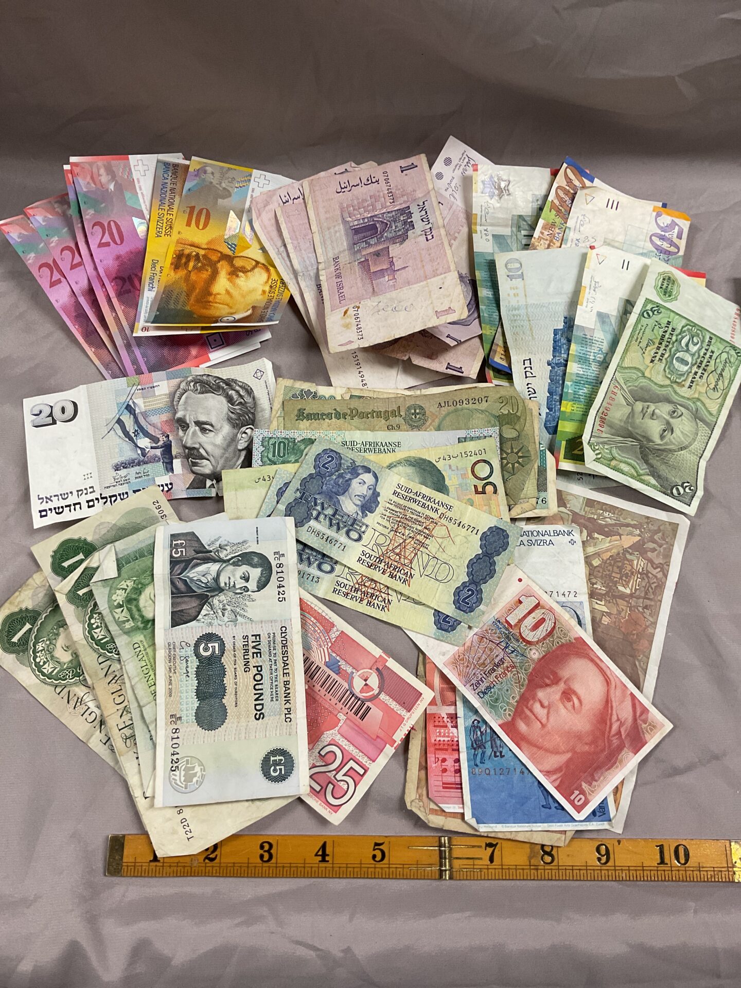 835 Collection of assorted bank notes