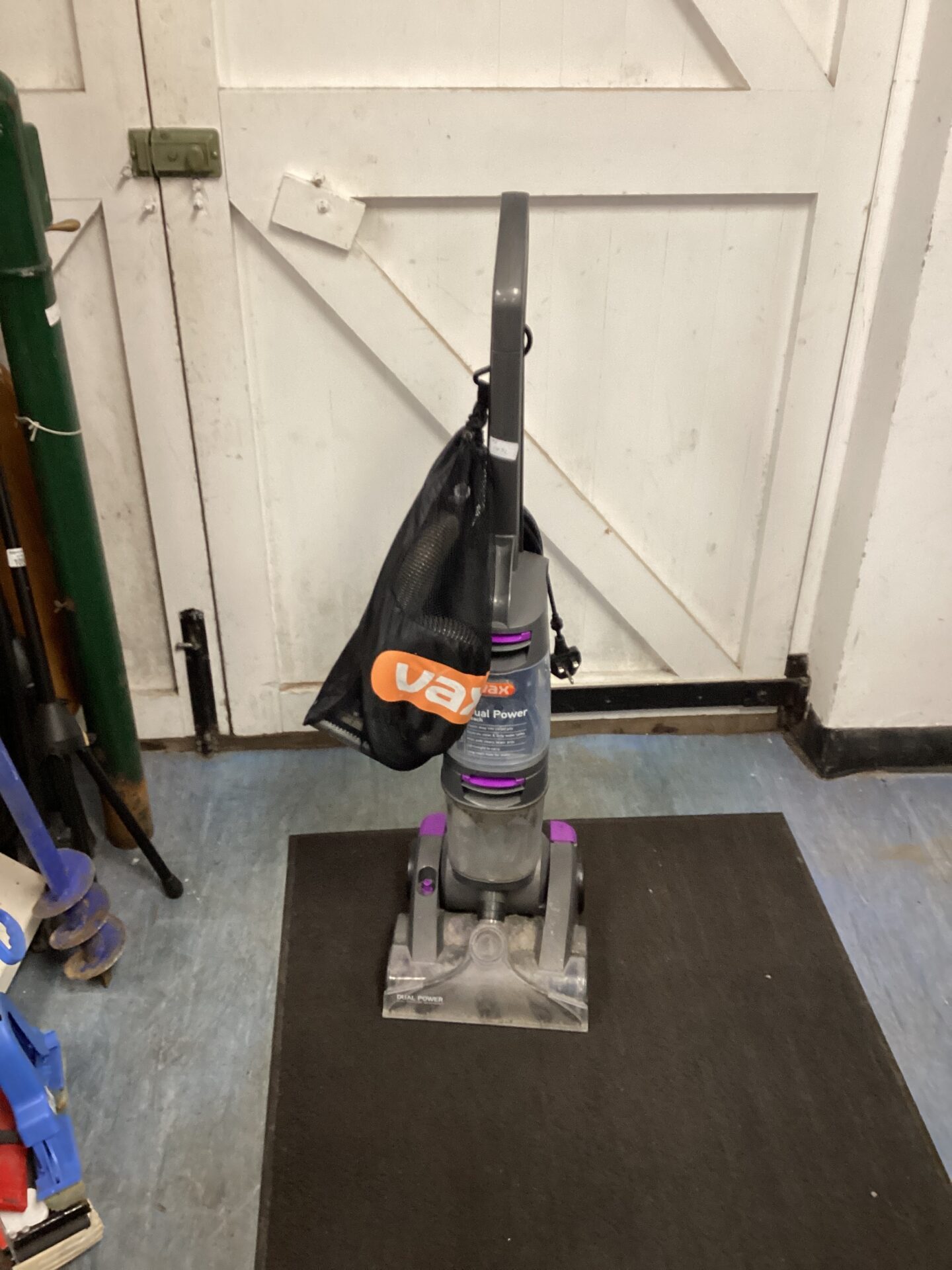 1052 Vax dual power carpet cleaner and vacuum
