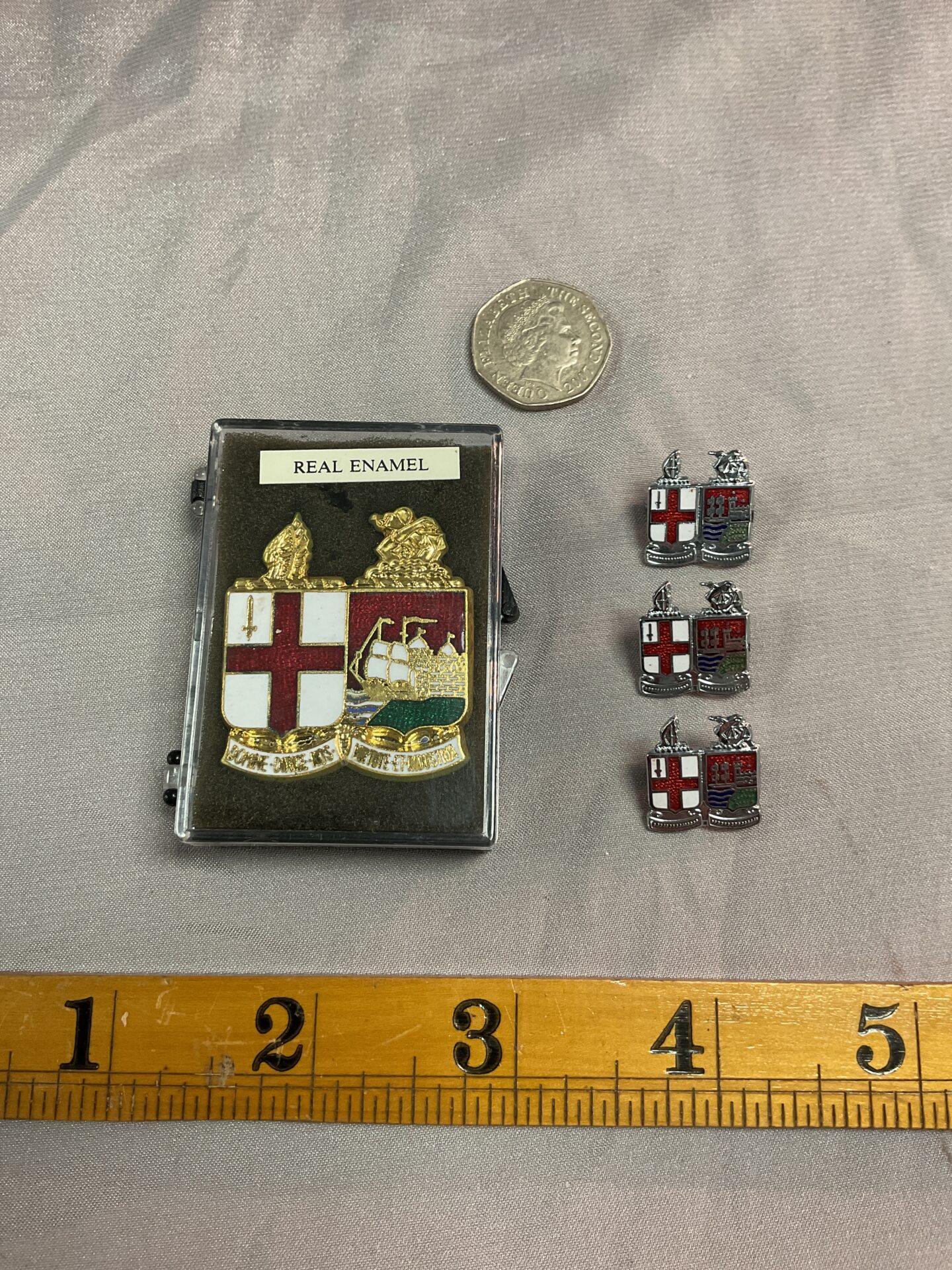 847 Four great western railway enamel pin badges