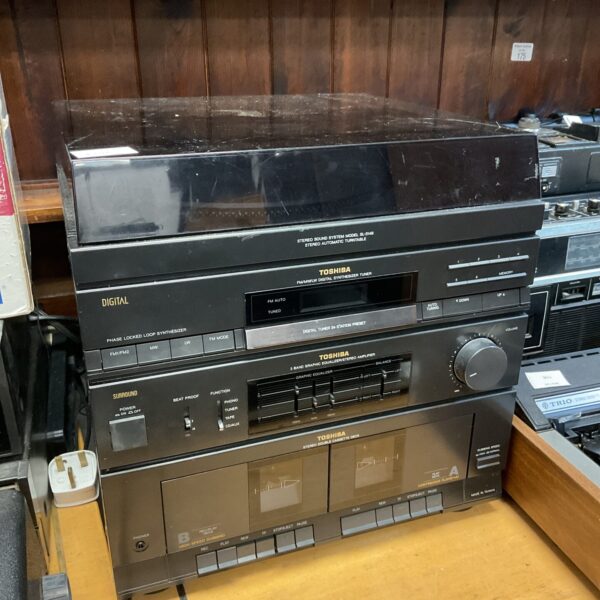 Vintage Toshiba SL-3149 stereo system with cassette and CD player.