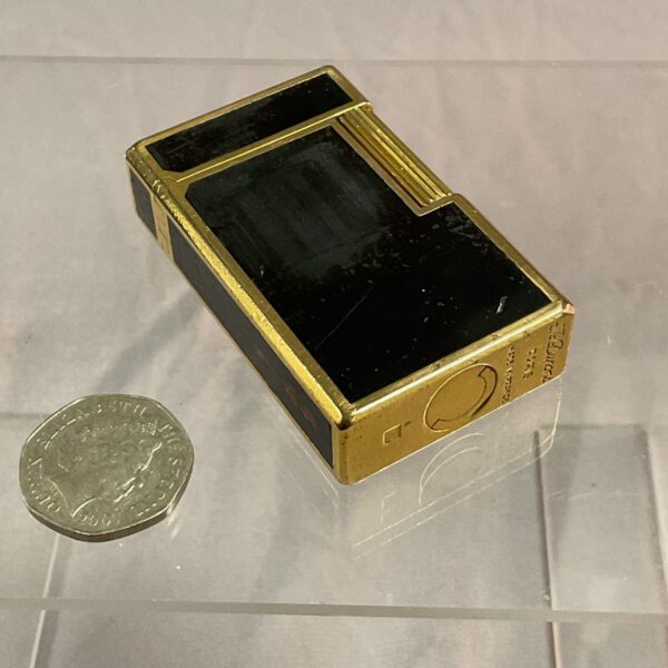 Vintage S.T. Dupont black lacquered lighter in excellent condition.