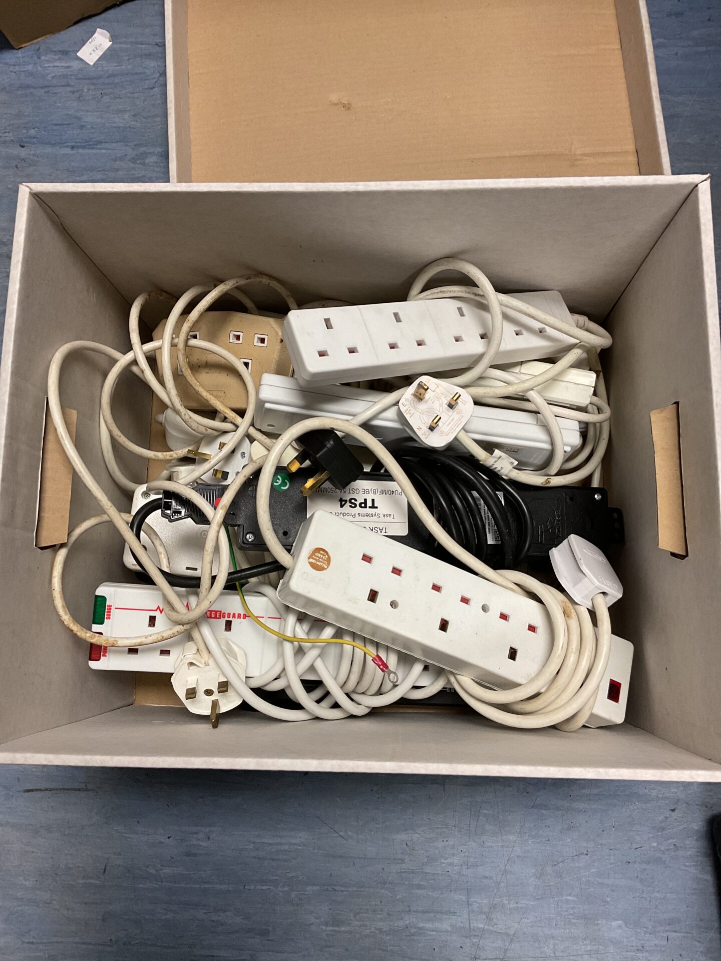 146 Box of extension leads