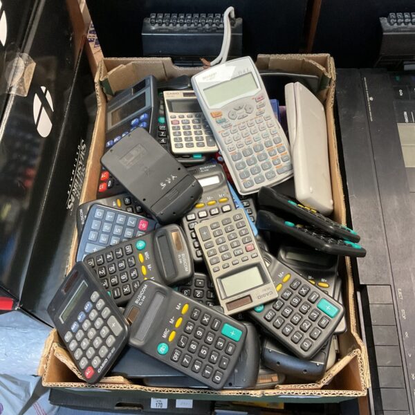 Mixed lot of vintage Casio and Sharp calculators for collectors.