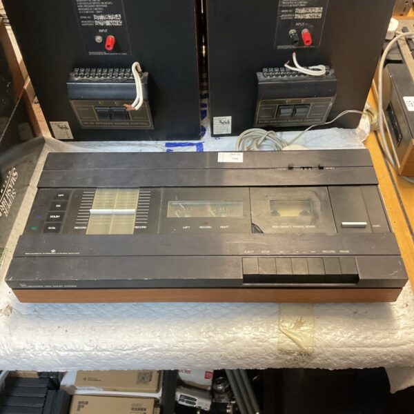 Vintage Bang & Olufsen Beocord 2200 Dolby cassette deck, side view.