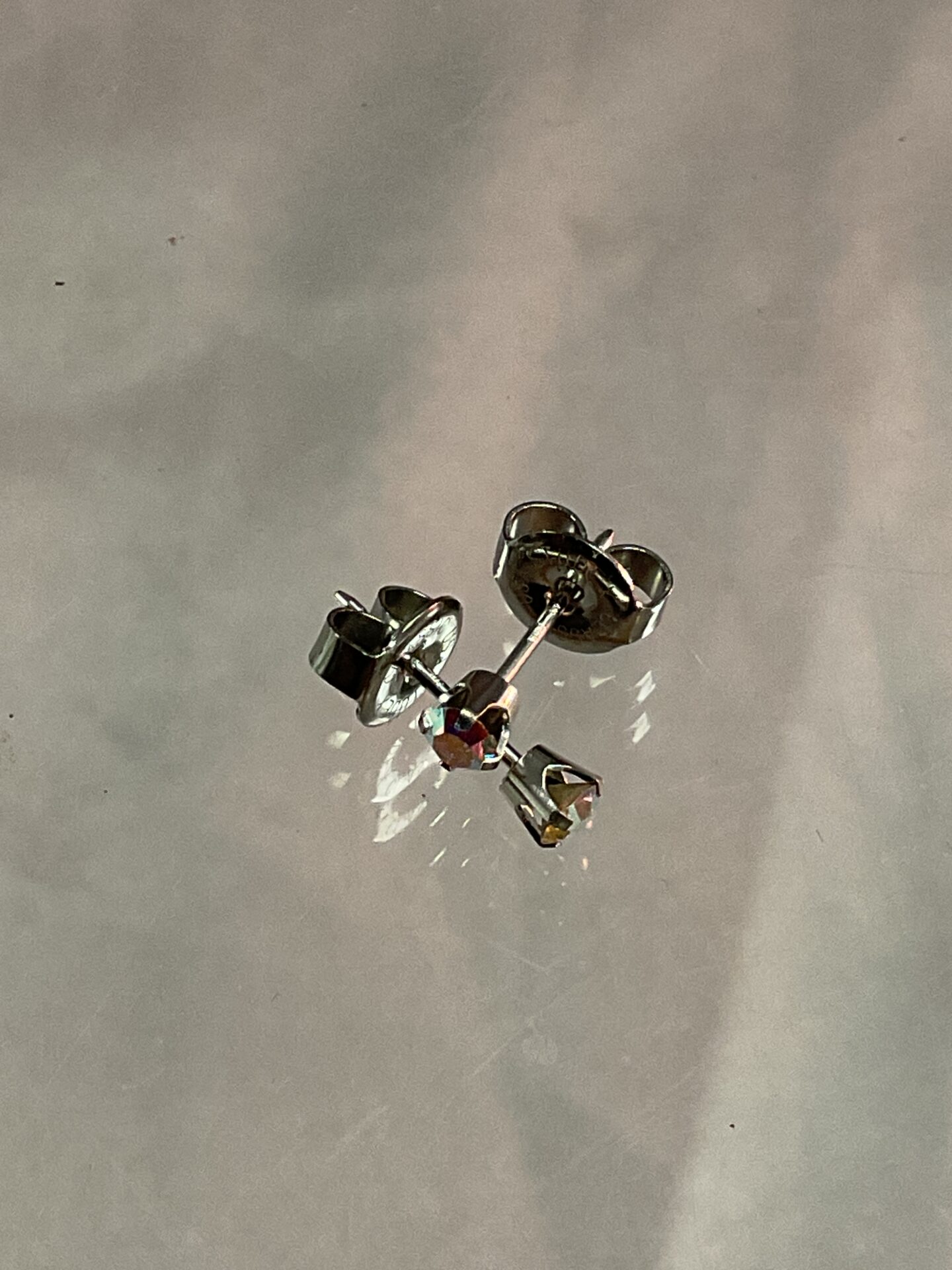 867 pair 9ct white gold coulored stone stud earrings
