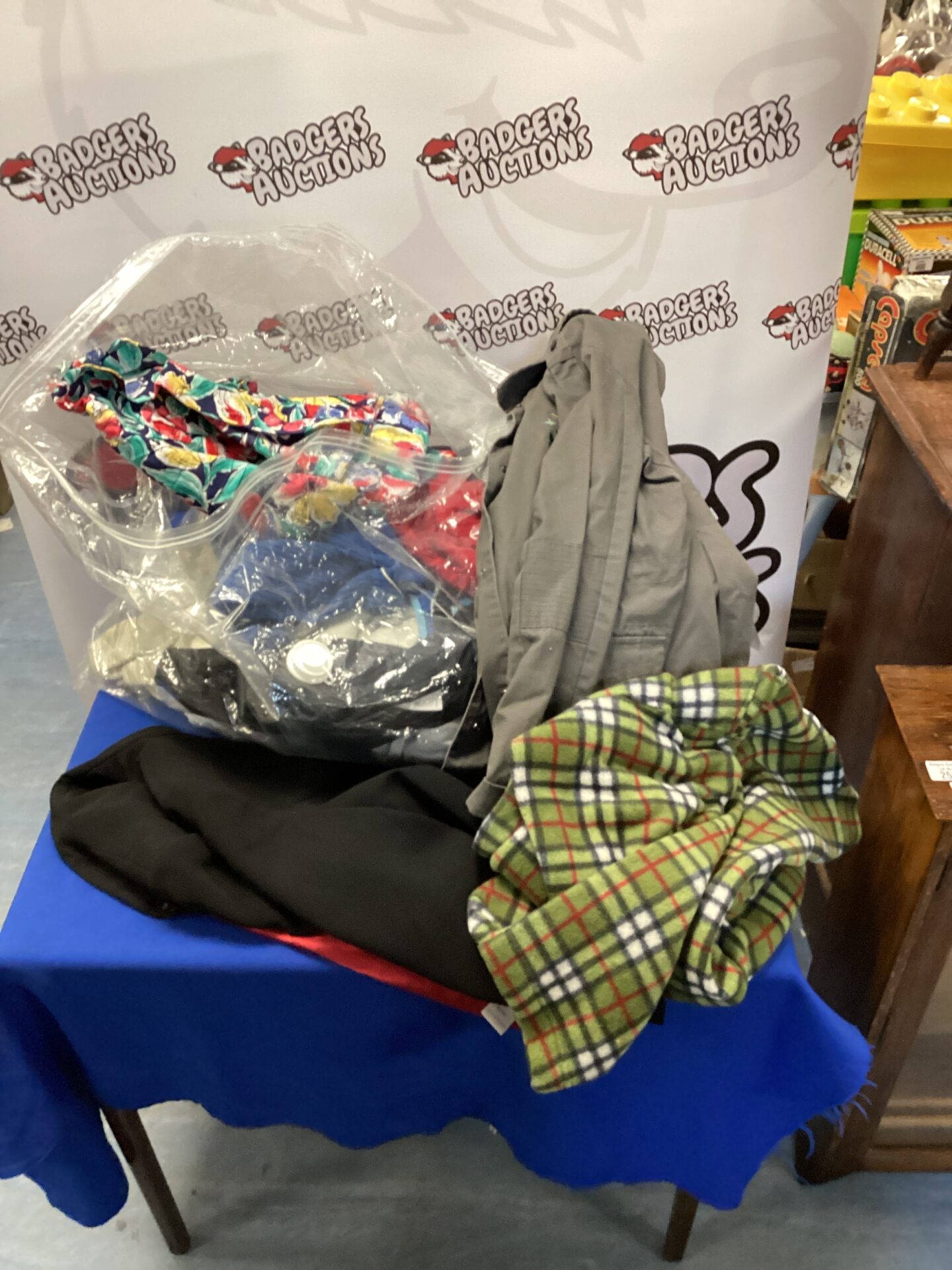 597 bag of mixed clothing some with tags