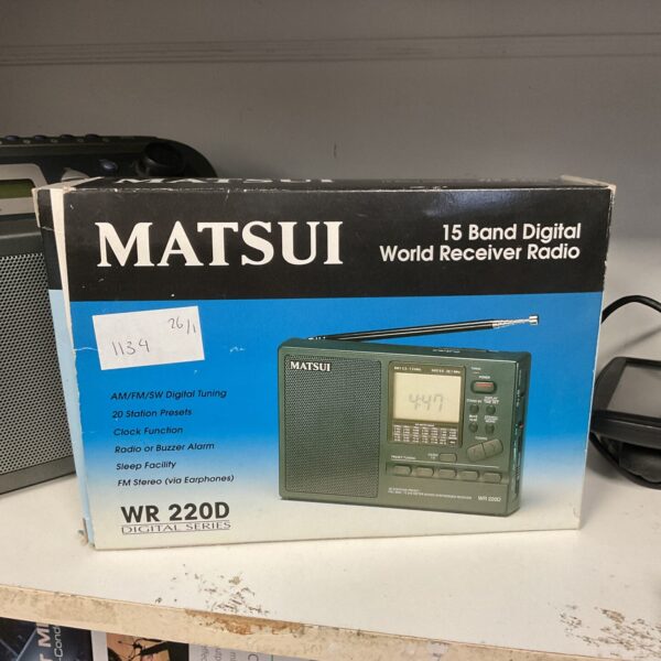 Vintage Matsui WR 220D 15-band digital world receiver radio.