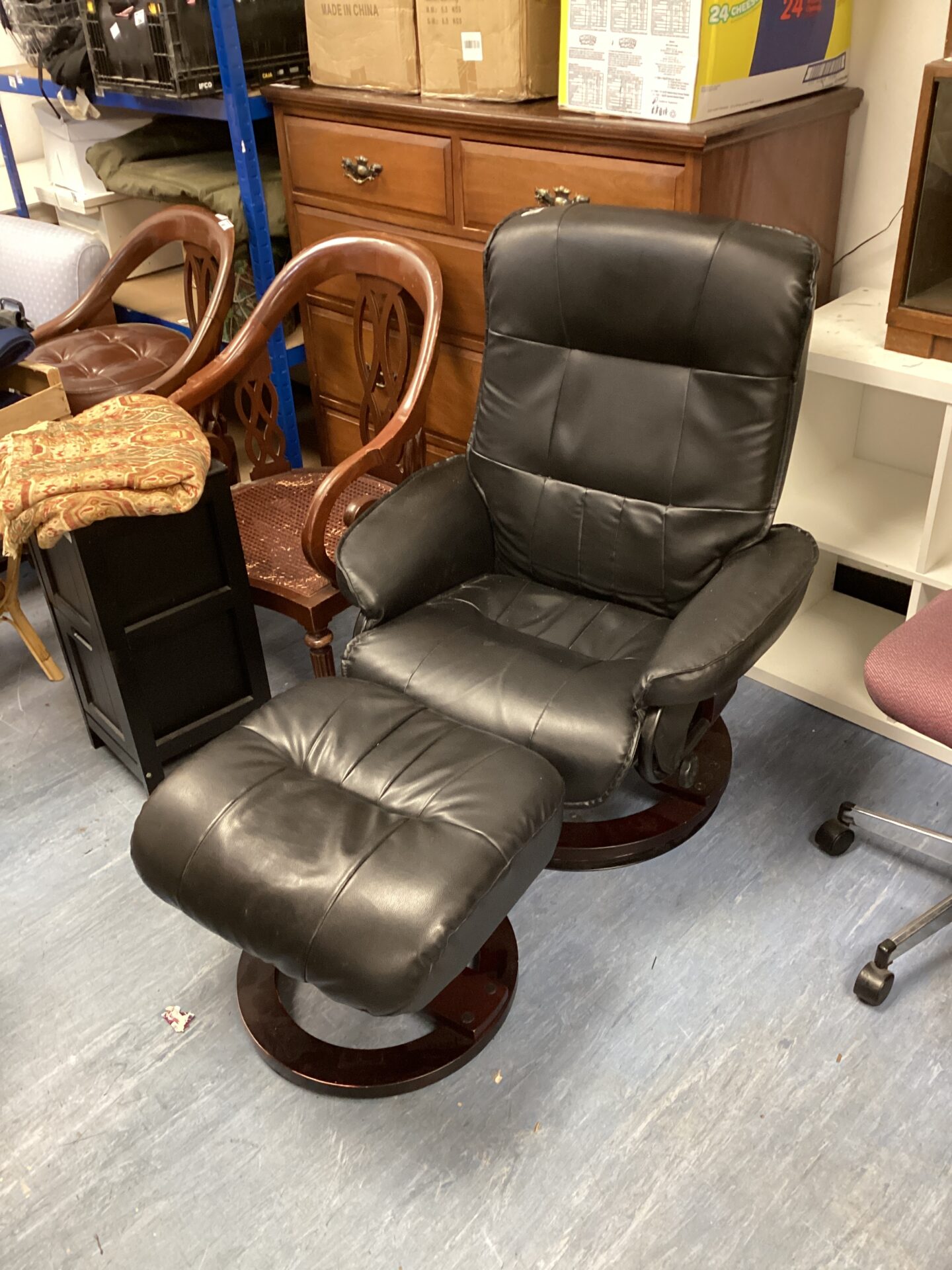 589 Black leather swivel chair with footrest