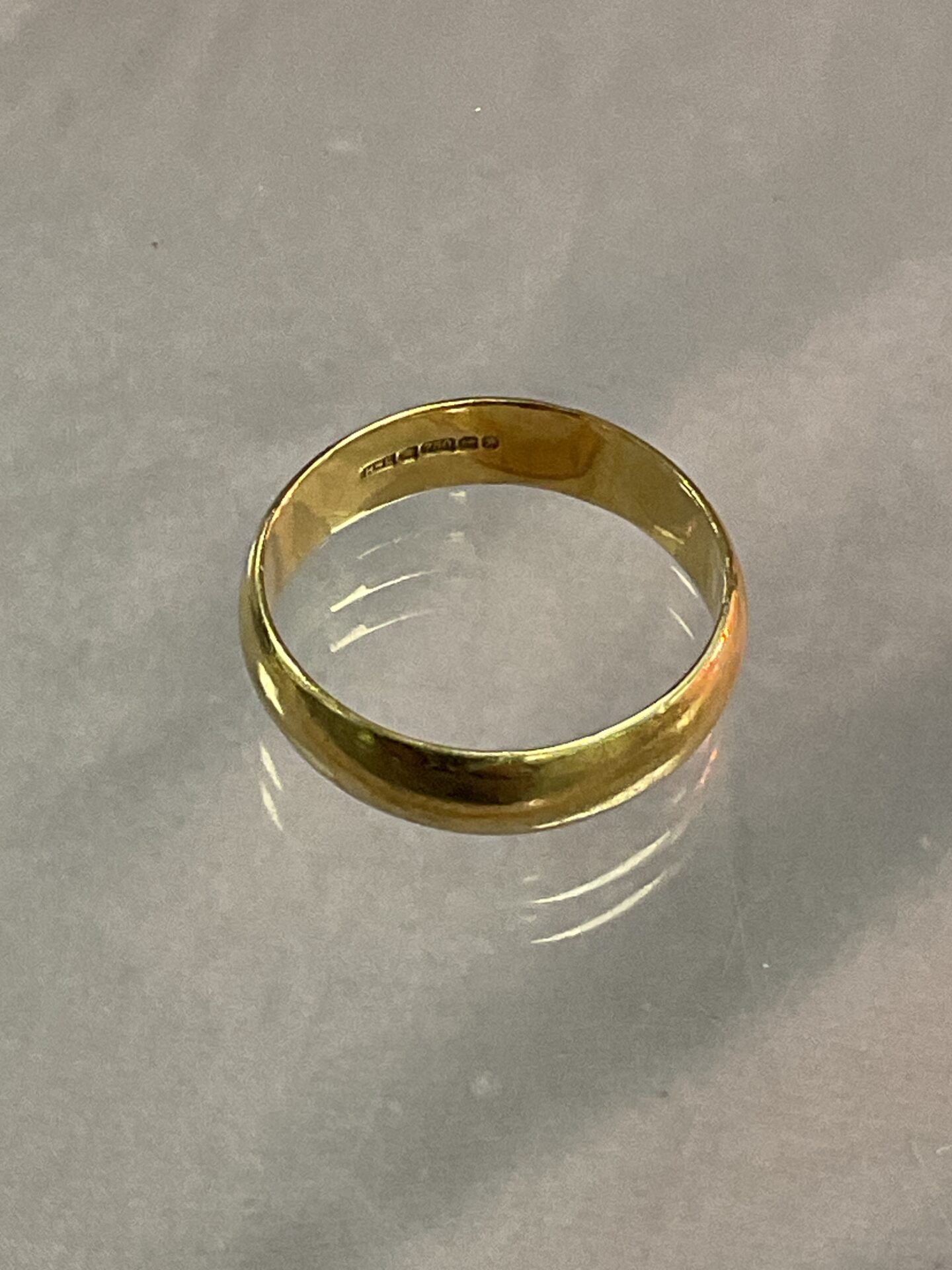884 750 18ct Gold band ring 6.54g Size W