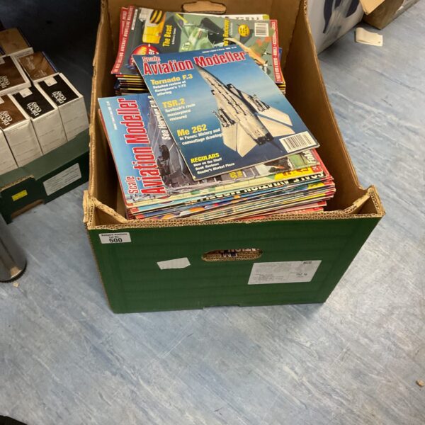 Large lot of vintage scale aviation modeller books and magazines.