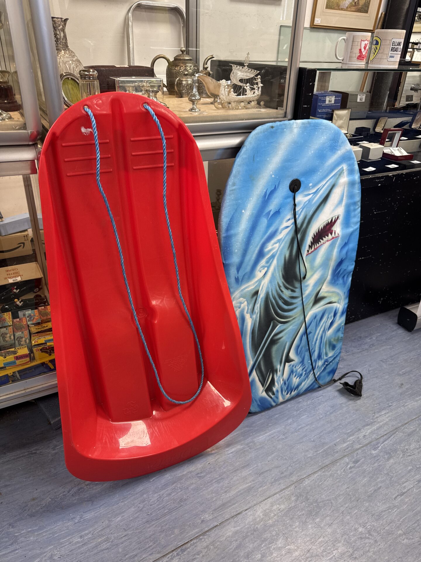 1207 Delta snow sled with sa bodyboard