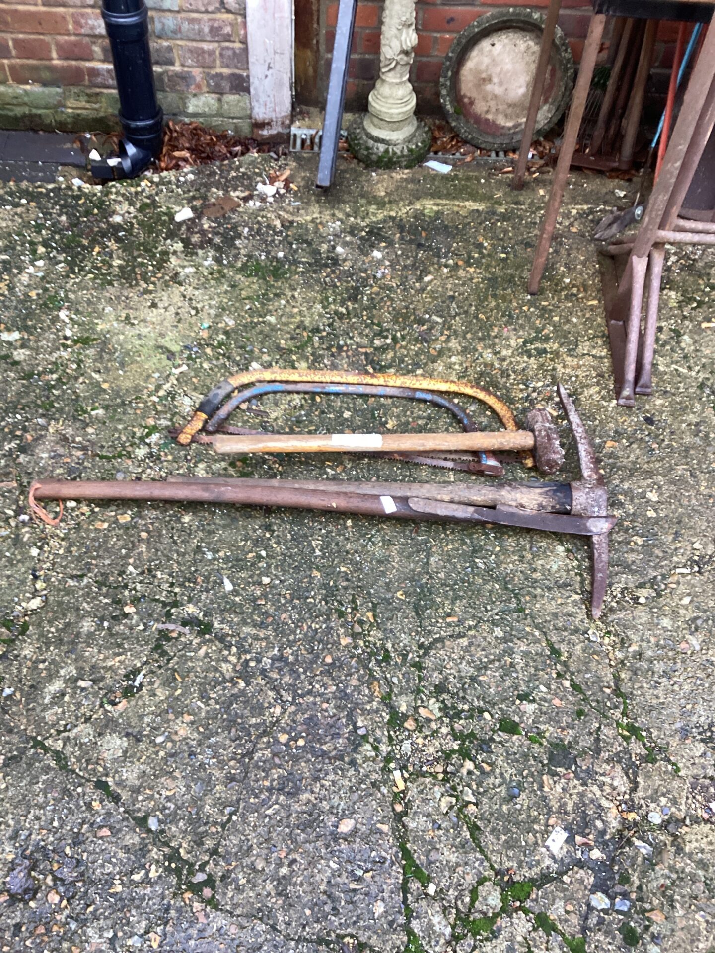 1207 Garden tools inc Sledgehammer and pick