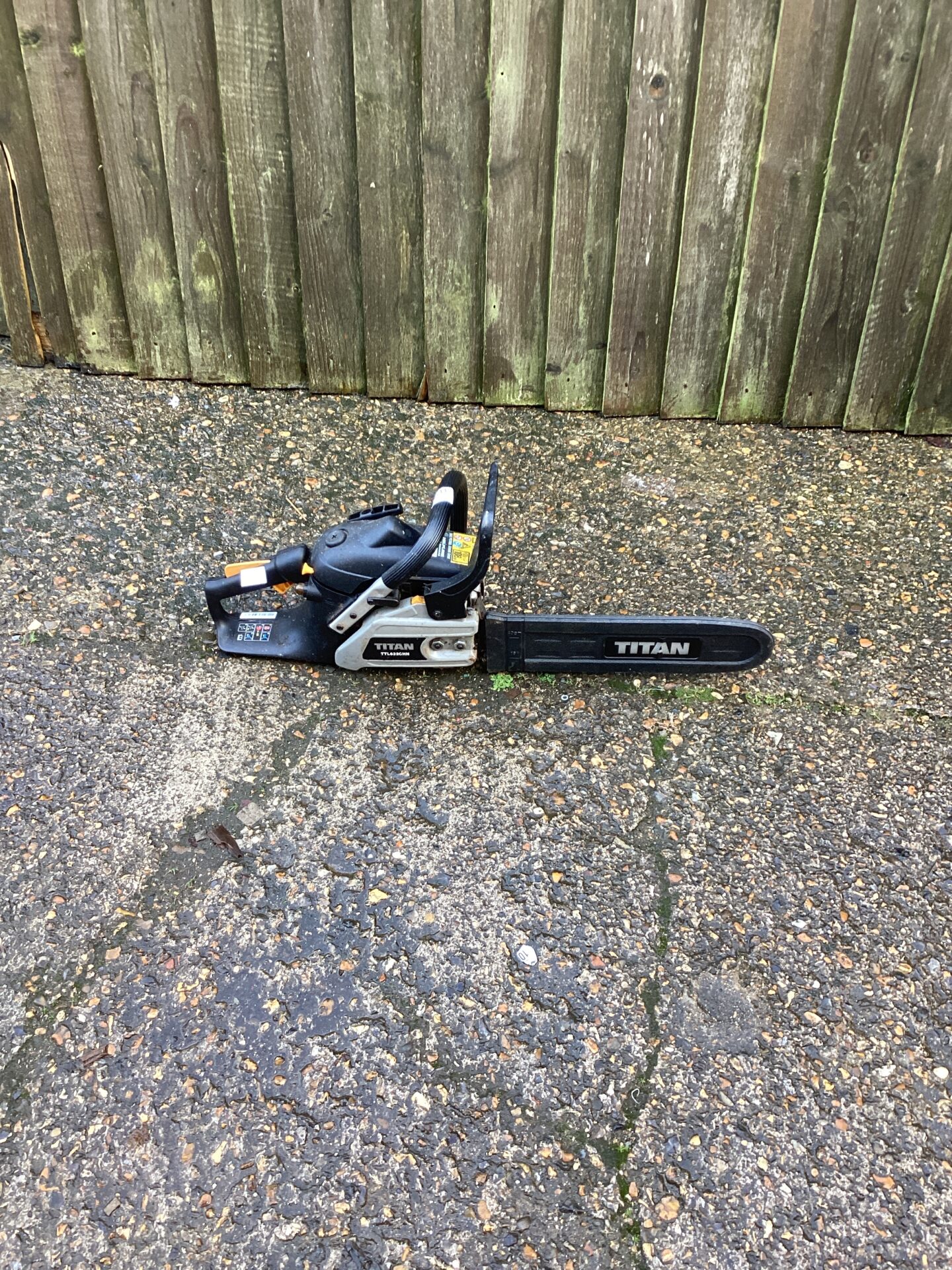 1173 Titan Petrol Chainsaw