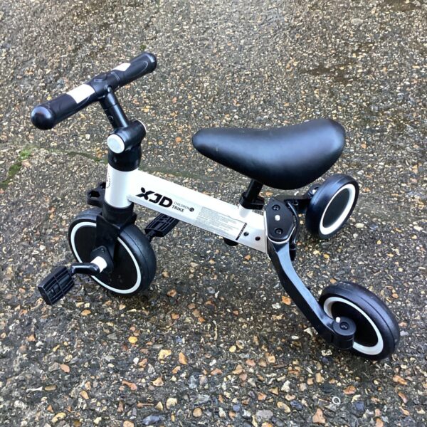 XJD child bicycle for toddlers, learning to ride.
